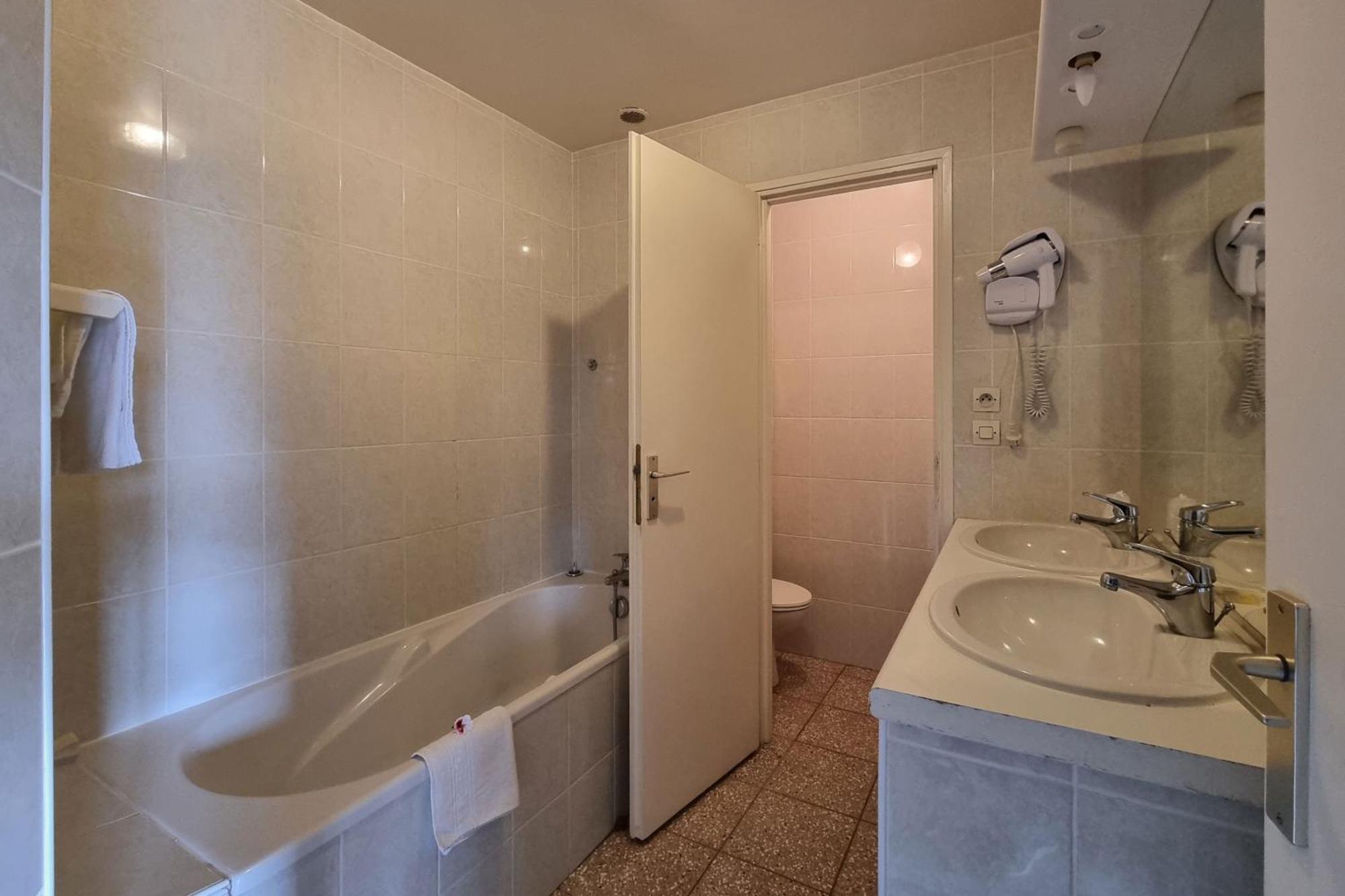Le Catalan - Hotel Et Appartements Mont-Louis Exterior photo